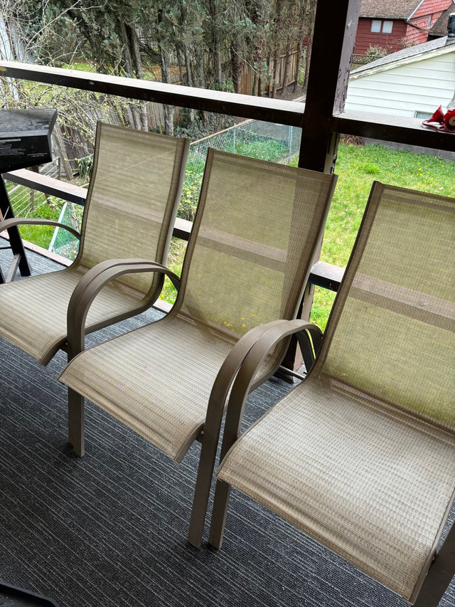 glass outdoor table and chairs  in Dining Tables & Sets in Richmond - Image 4