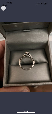 Engagement ring 