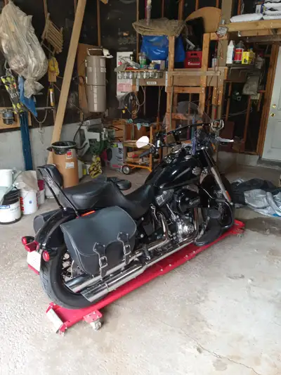 Harley softail slim 2017,35,000KM,windshield..crashbar..muffler original..siègecdouble..et 2 dossier...