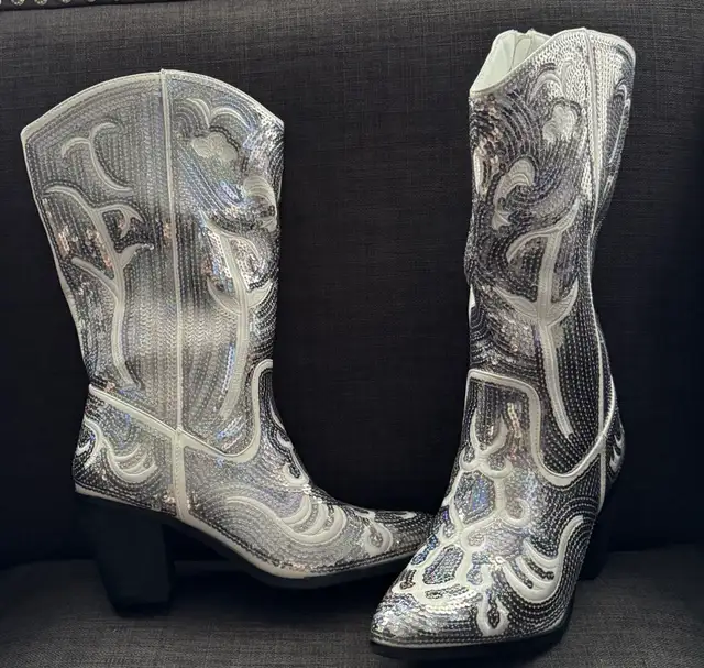 New Sequin Cowboy Boots 8-8.5” in Women's - Shoes in Markham / York Region - Image 5