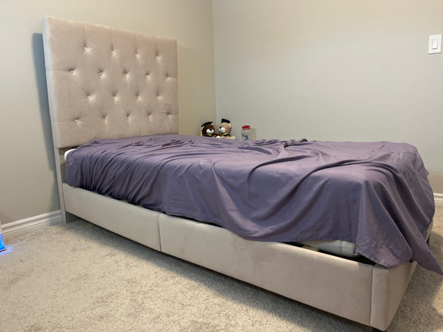 Twin bed  in Beds & Mattresses in Kingston