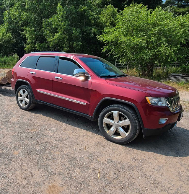 2012 jeep grand cherokee 5.7 overland in Cars & Trucks in London - Image 2