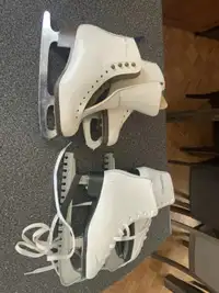 2 paires de patins a glace de femme
