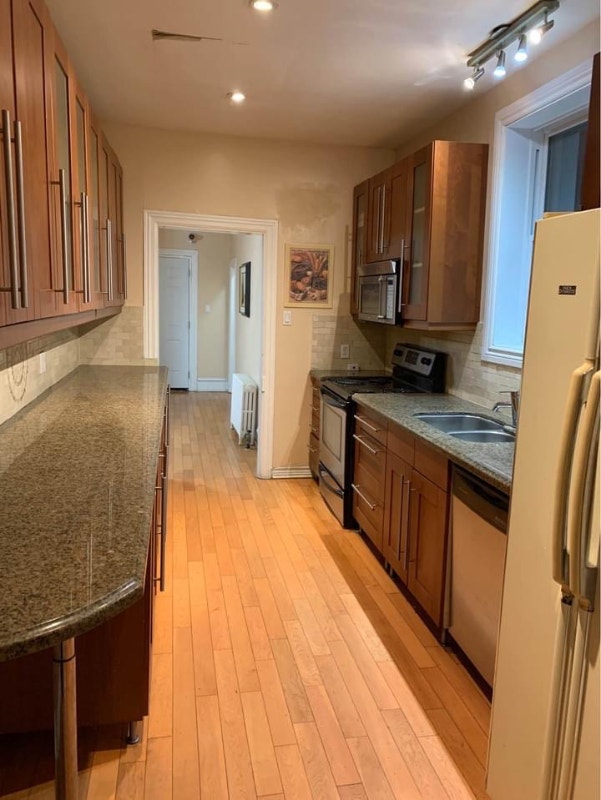 Double Room with View Downtown all included furnished ! Room Rentals