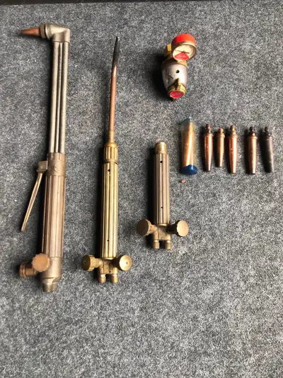 Very good condition welding torches tips and regulator