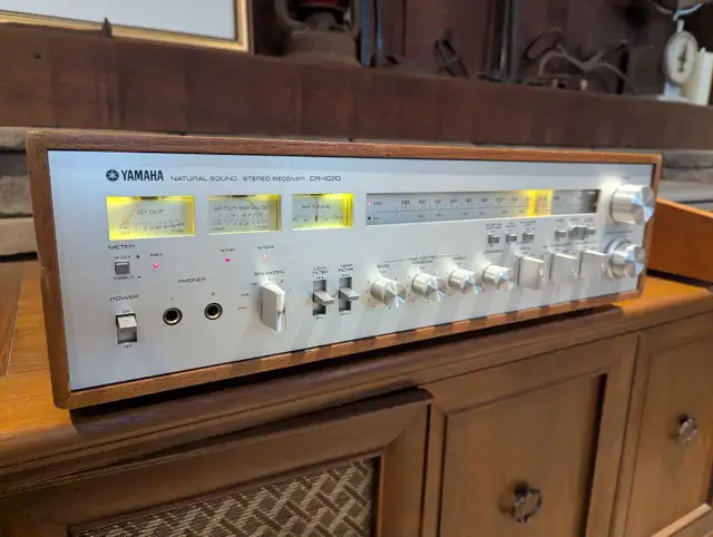 Yamaha CR-1020 AM/FM stereo receiver in Stereo Systems & Home Theatre in Ottawa - Image 2