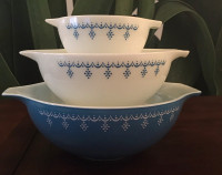 Vintage Pyrex Snowflake Garland Cinderella Bowl Set