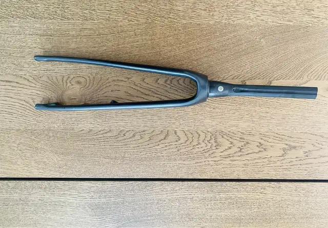 Trek Emonda SL 700C Rigid Carbon Fork - Year 2021-2022 in Frames & Parts in City of Toronto - Image 4