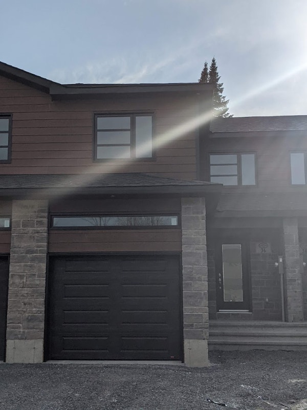 BrandNew 3 bedrooms, 2.5 bathrooms and Finished Basement Long Term