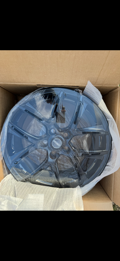 UNE OPPORTUNITÉ À NE PAS MANQUER ! À vendre : 4 jantes FAST Tactic 18×8, NEUVES et jamais utilisées,...