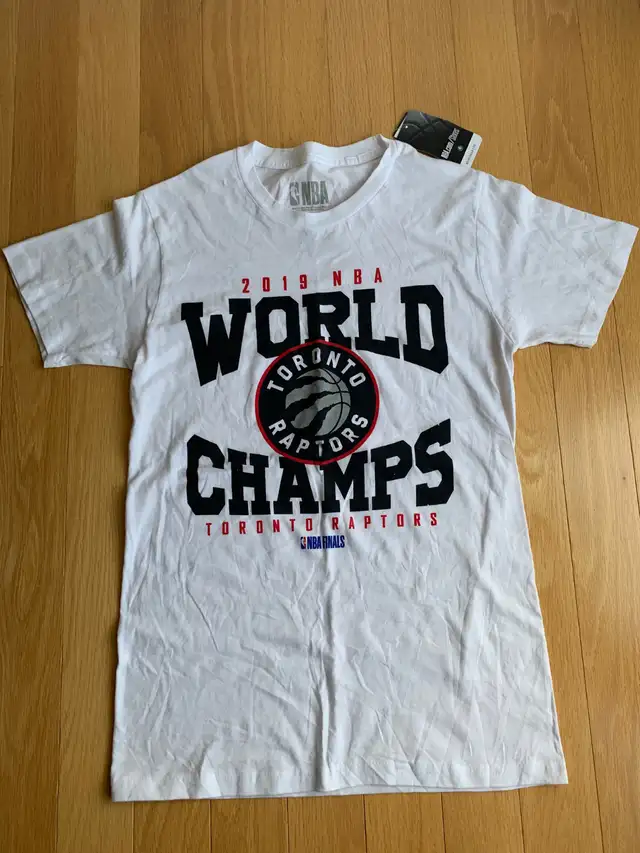 NBA Toronto Raptors hoodie and t-shirt (Mitchell and Ness) in Men's in Markham / York Region - Image 10