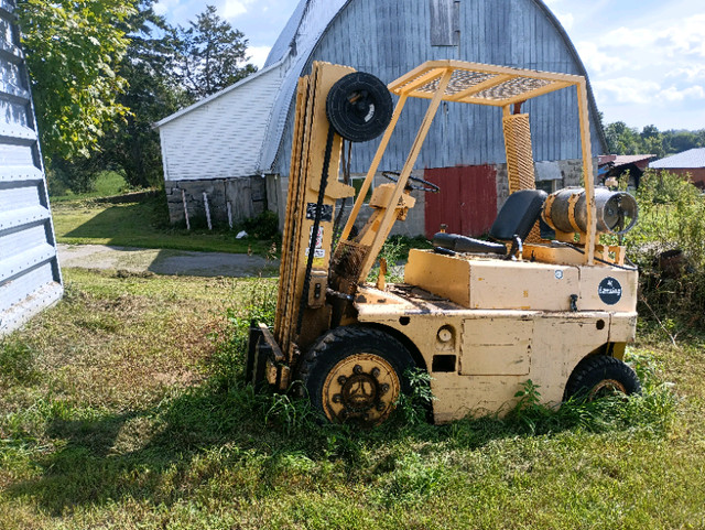 Lansing Henley forklift dans Autres équipements commerciaux et industriels  à Kingston