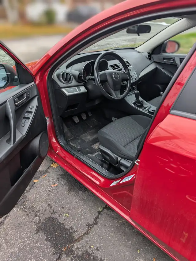 Mazda3 2013 GX in Cars & Trucks in Ottawa - Image 4