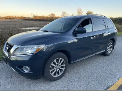 2014 Nissan pathfinder sv awd Automatic 7 seater 211,000km, v6 3.5L, backup camera Heated seats and...
