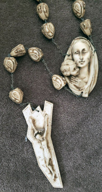 VINTAGE WALL ROSARY - 67 inches -- ALABASTERITE - (ITALY)