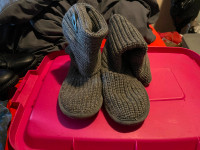 BEARPAW KNITTED GREY BOOTS