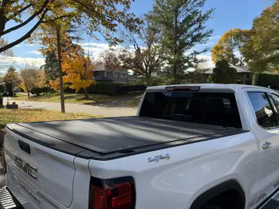 GM - trifold hard tonneau cover Sierra Silverado- 5’8 box size. Like new. These sell for $1500 plus...