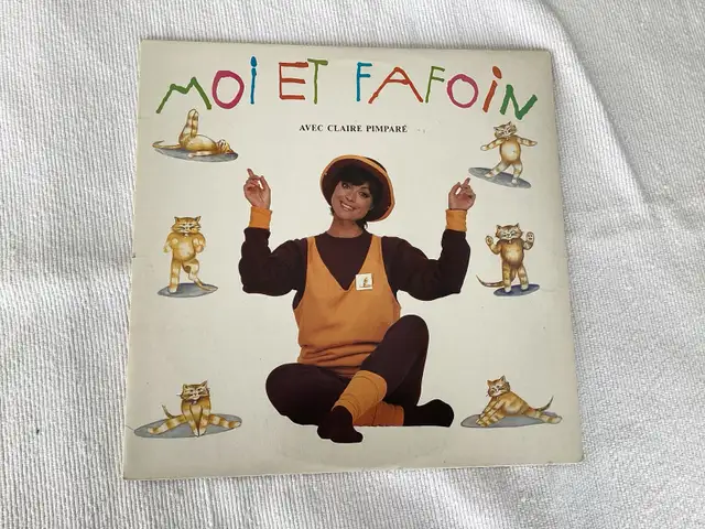 Disque vinyle 1984 : Claire Pimparé – Moi et Fafoin Vol. 1 et 2 in Arts & Collectibles in Québec City - Image 3