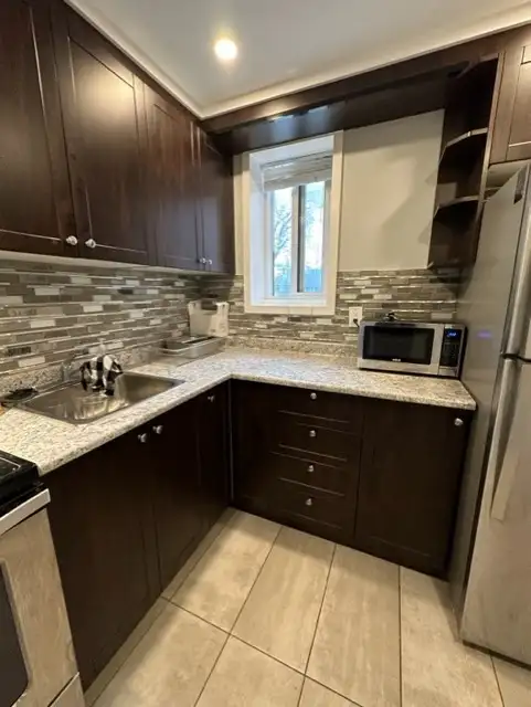 TWO BEDROOM ON MERIVALE ROAD PARKING AND BALCONY FOR APRIL 2026