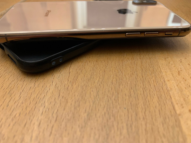 iPhone XS 64GB Rose Gold - Unlocked in Cell Phones in Edmonton - Image 3