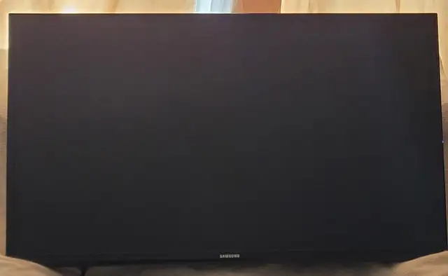 40" Samsung NON Smart Television in TVs in Oshawa / Durham Region - Image 2