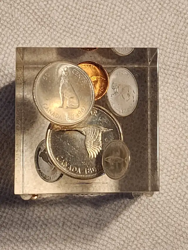1967 Canadian Coin Set In Lucite Paperweight in Arts & Collectibles in City of Toronto - Image 2
