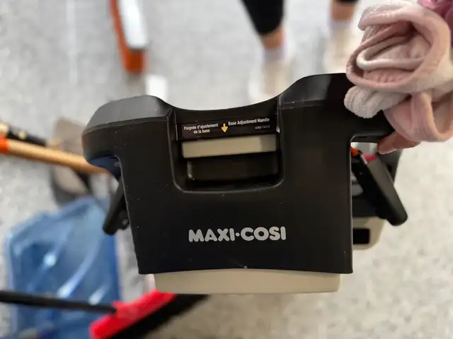 Maxi Cosi Mico Luxe+ Car Seat in Strollers, Carriers & Car Seats in Edmonton - Image 4