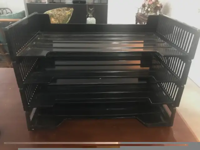 Plusieurs Articles de bureau :  4 plateaux pour filières, etc… in Other Business & Industrial in Longueuil / South Shore - Image 5