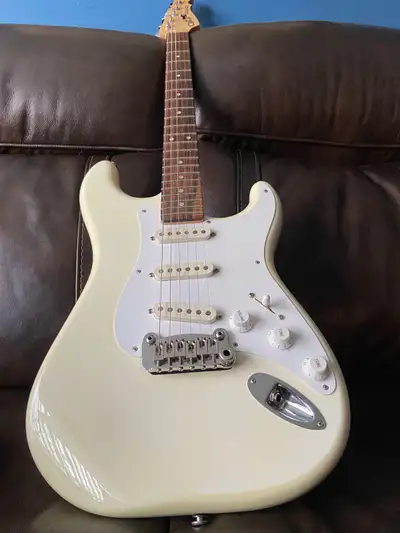 G&L Legacy USA 1998 Olympic White  mint condition, View more