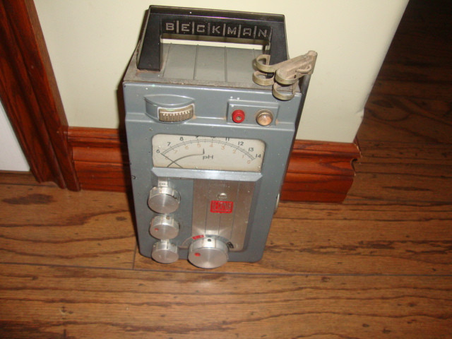 VINTAGE BECKMAN LAB PH METER in Arts & Collectibles in Norfolk County