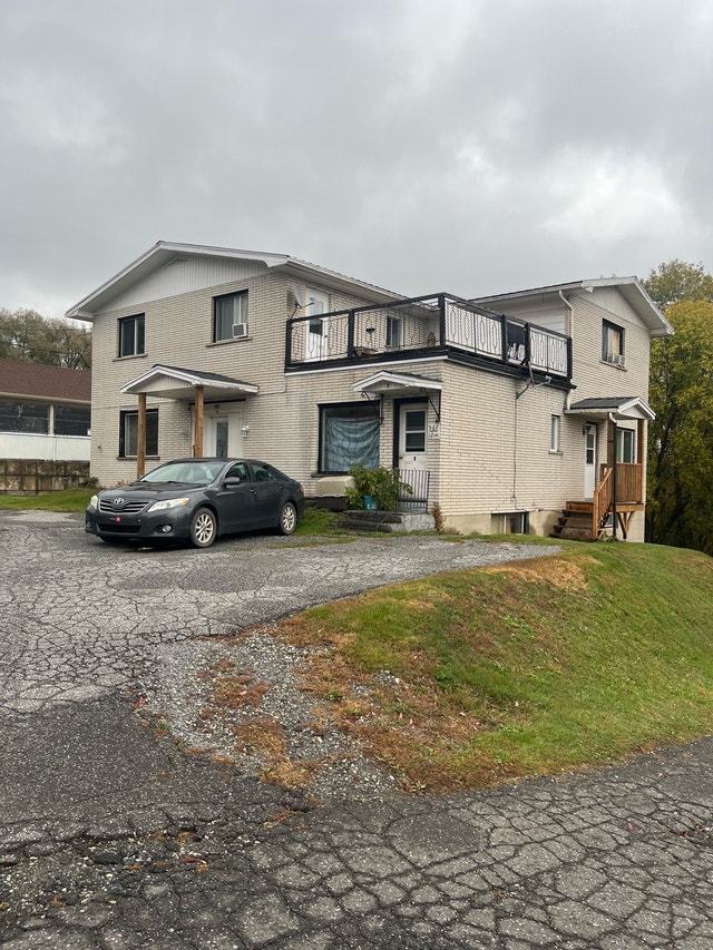 7 logements avec grand terrain Richmond — photo 1