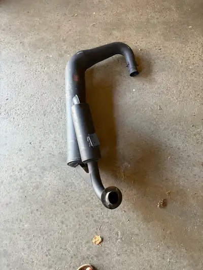 Original stock exhaust pipe from a 1995 Yamaha 600 V Max Snowmobile. Has less than 1000 kms on it. E...