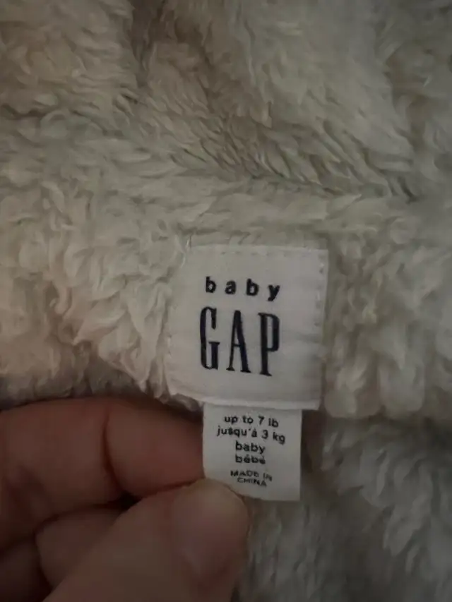Baby Gap bathing/ snowsuit newborn up to 7 Ibs in Bathing & Changing in Ottawa - Image 4