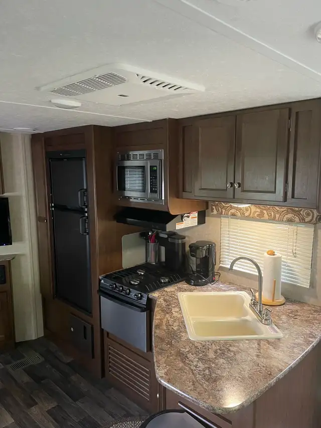 Travel Trailer  in Travel Trailers & Campers in Regina - Image 4
