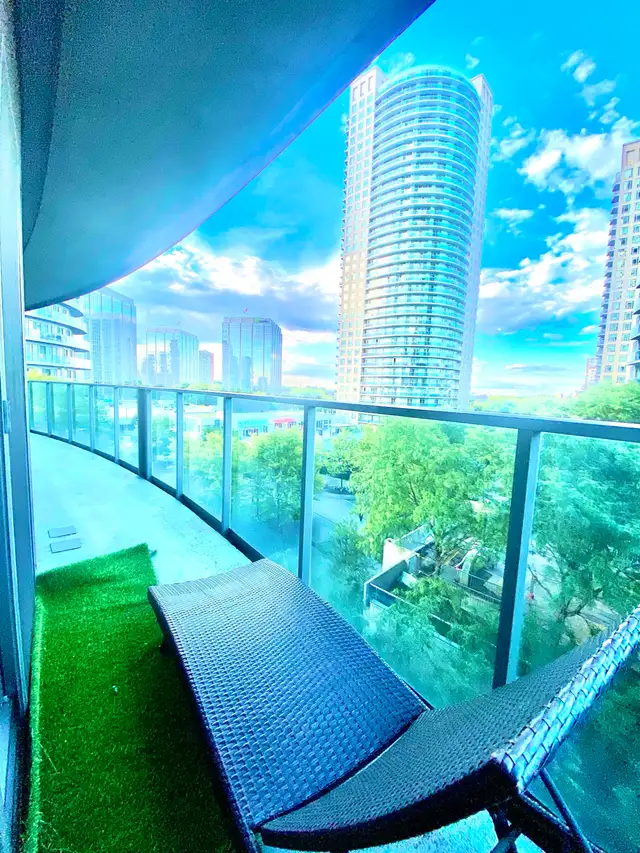 room for rent square one Mississauga