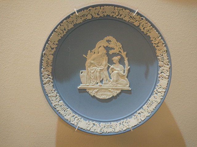 WEDGWOOD JASPER WARE VALENTINES PLATE - 1993 in Arts & Collectibles in Markham / York Region