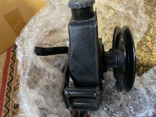 New Power steering pump for Mid Year Corvette in Other Parts & Accessories in Markham / York Region - Image 2