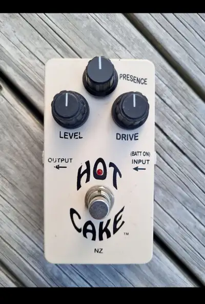 2005 era Hotcake. Glorious sound. This older version is becoming increasingly rare on the used marke...