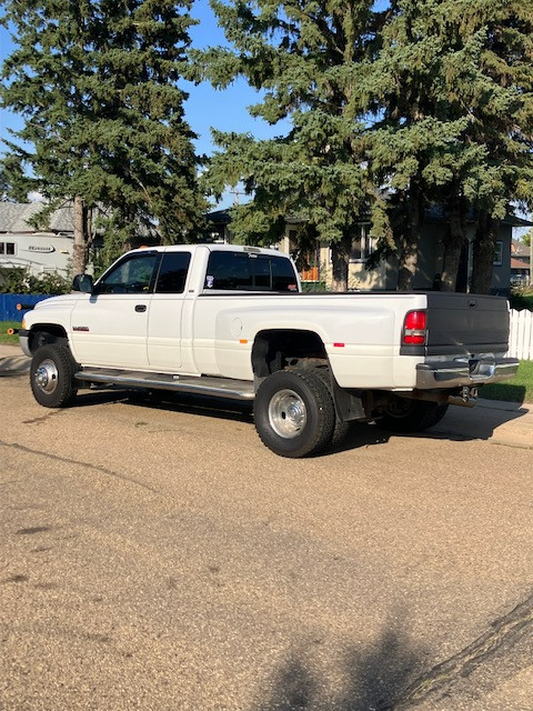 For sale 2002 Dodge Ram 3500 DRW 6 Speed in Cars & Trucks in Strathcona County - Image 4