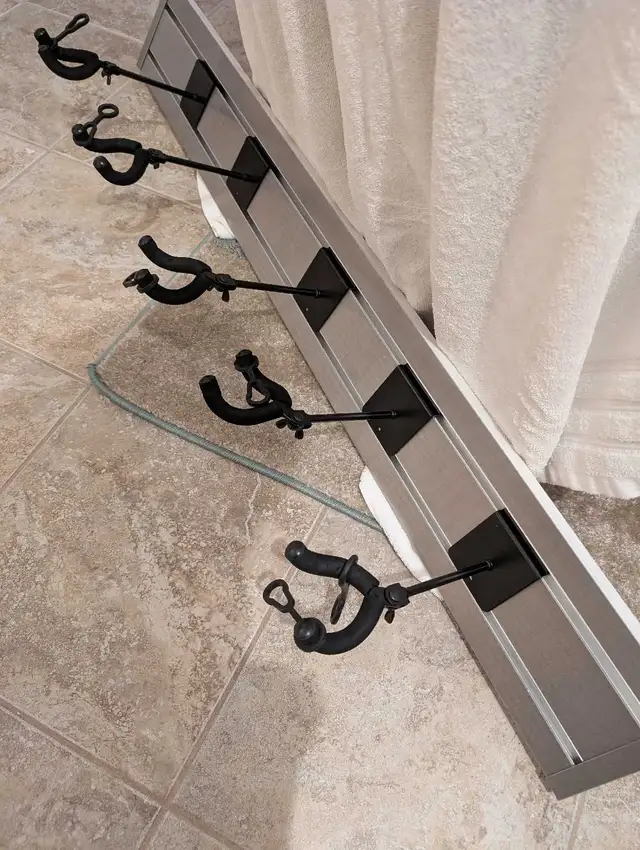 DiamondLife Guitar Hanger for sale in Guitars in City of Montréal - Image 3