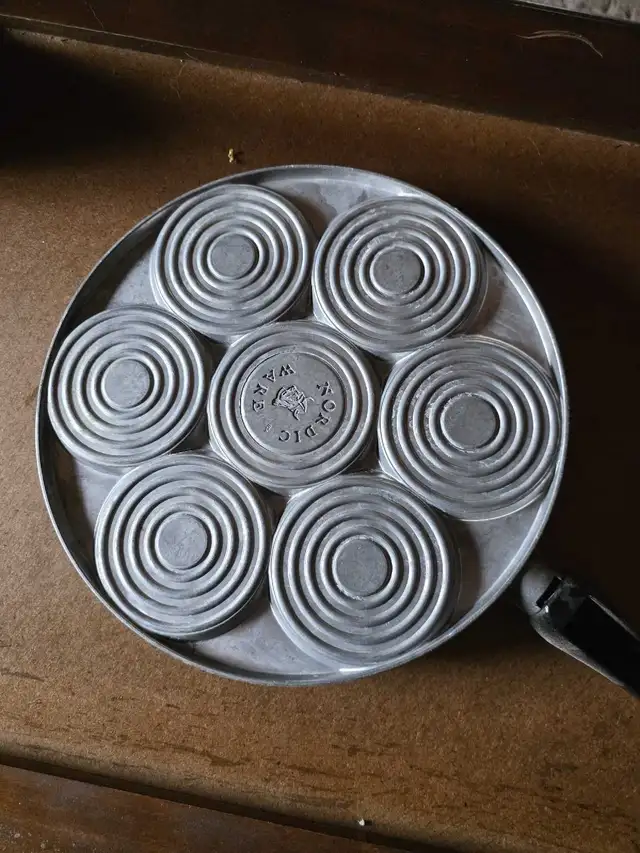 Cast iron Snowflake Pancake Pan in Kitchen & Dining Wares in Ottawa - Image 4