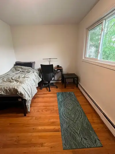 Private room for rent Hi folks, we are looking for our 4th roommate in a 4 bed 1 bath house. It’s a...