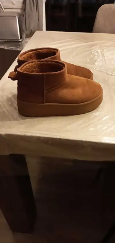 bottes platform style UGG pour femme, grandeur 10, View more