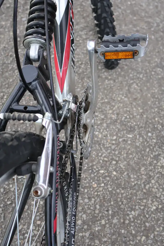 Vélo de montagne Infiniti Quantum de 26 pouces avec suspension in Mountain in Laval / North Shore - Image 6