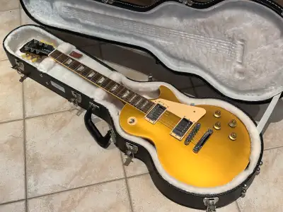 This is a 2008 Gibson Les Paul Traditional finished in a classic Goldtop with a '50s neck profile. I...