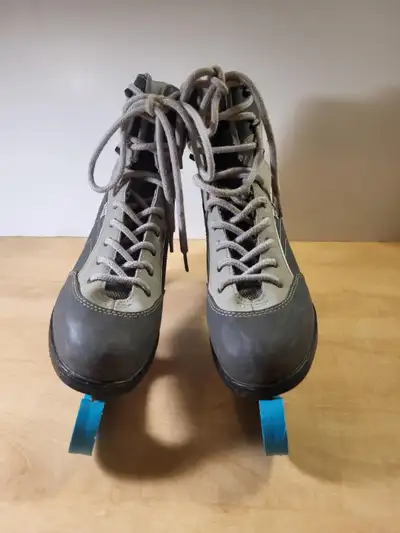 Ladies ProElite Ladies figure skates, size 9.0/9.5, with guards, View more