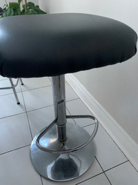 Square shape bar stool for Sale