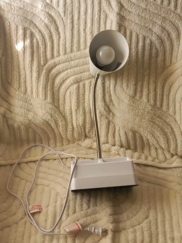 Desk Lamp in Indoor Lighting & Fans in St. Catharines - Image 2