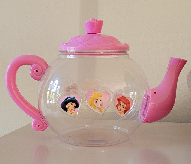 Ensemble de vaisselle  princesses Disney avec théière Tea Set dans Jouets et jeux  à Laval/Rive Nord - Image 2