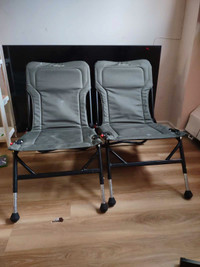 2 foldable camping chairs 